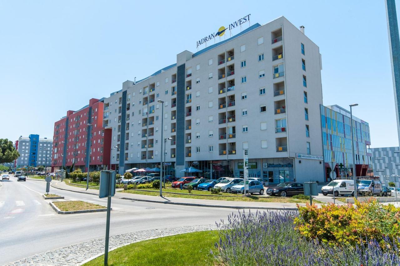 Jadran With Balcony And Parking Garage Apartment *