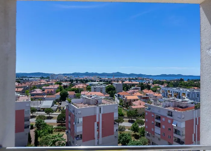 Jadran Apartment With Balcony And Parking Garage