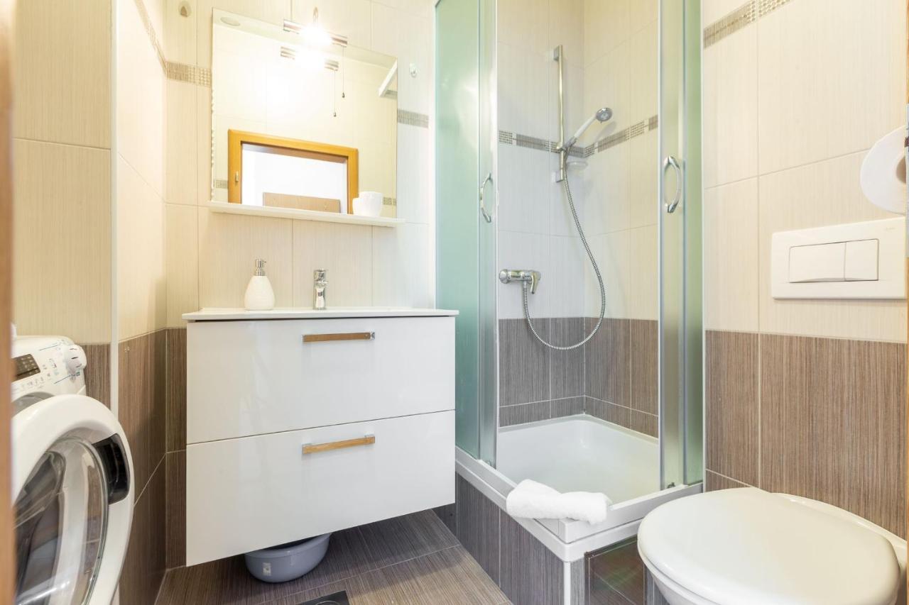 Apartament Jadran With Balcony And Parking Garage *