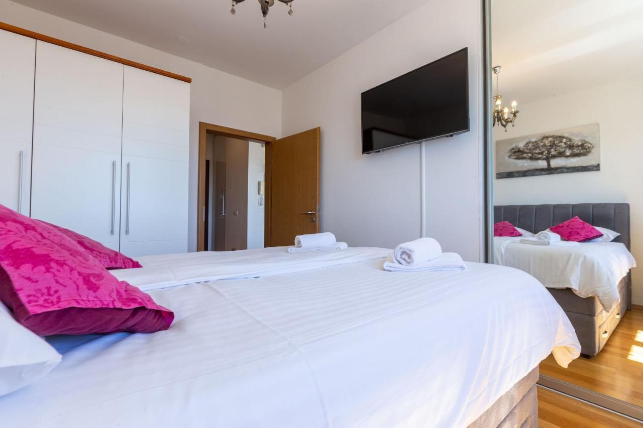 Jadran With Balcony And Parking Garage Appartement Zadar